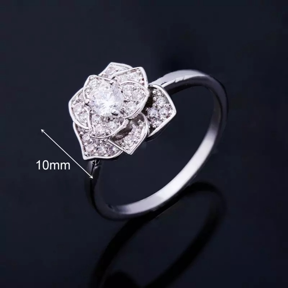 💎NEW💎 WHITE GOLD PLATED CAMILLIA RING - Picture 9 of 10